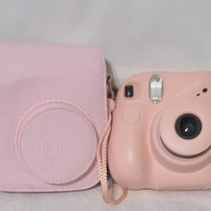 Fujifilm Instax Mini 7+ Fuji Instant Film Camera Light Pink W/Case & No Film
